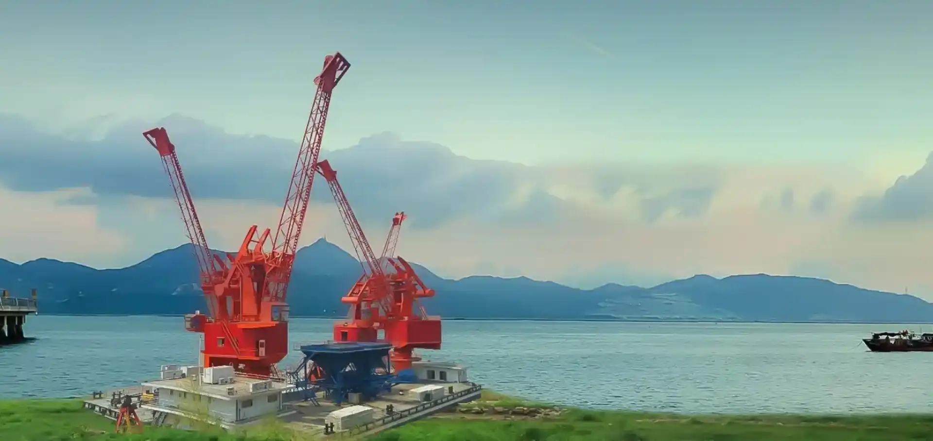 Reliable Crane Solutions for Ports, Ships & Offshore Crane