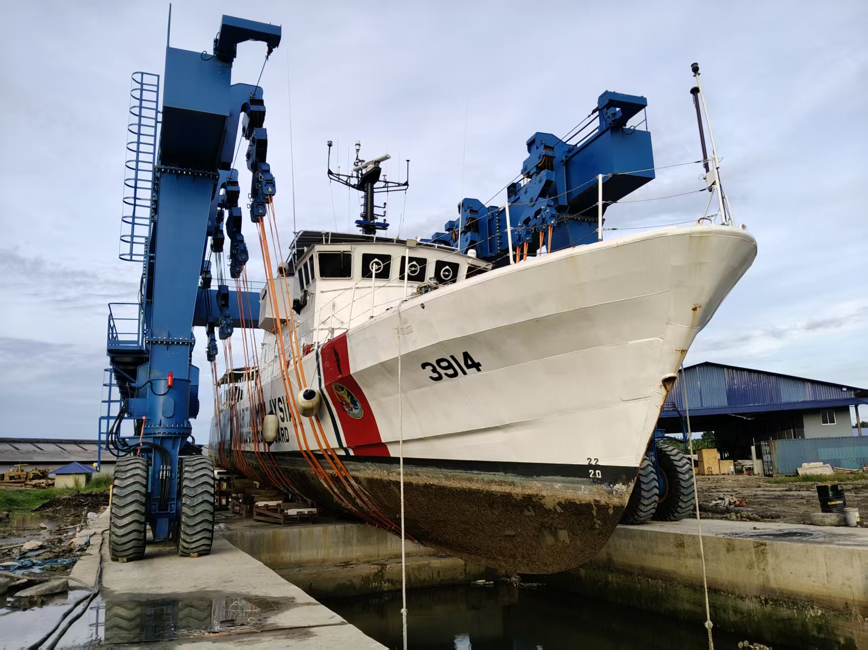 The Ultimate Guide to Boat Lift Hoist Cranes