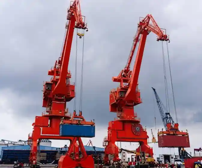 Four-Bar Linkage Portal Crane