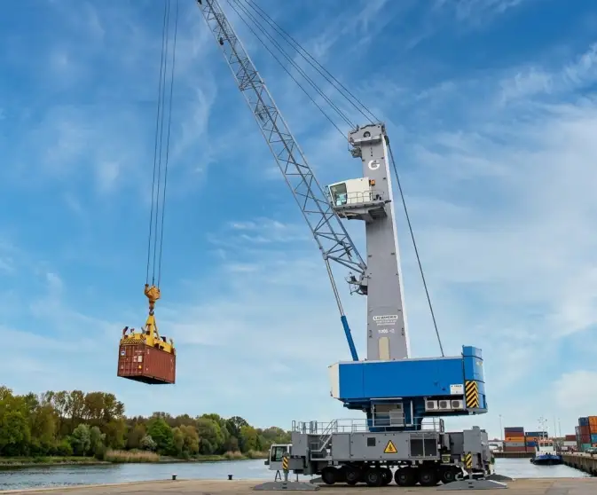 Rubber-Tyred Harbour Crane